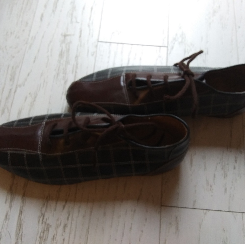 Shoes - Picture 2 of 7